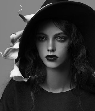 Portrait of elegant woman wearing hat 