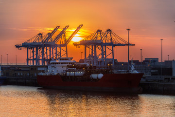 Fototapeta na wymiar Transport - Shipping - Sunset