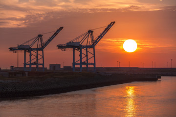 Obraz premium Transport - Shipping - Sunset