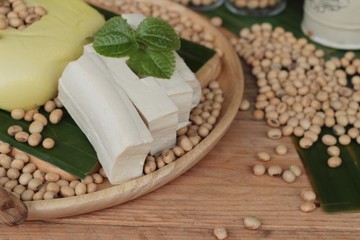 Tofu for cooking and soybean seed.