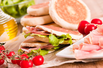 Tigella bread stuffed with ham and lettuce. 