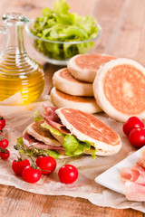 Tigella bread stuffed with ham and lettuce. 