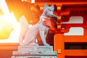 Fototapeta premium Fox stone statue at Fushimi Inari Shrine (Fushimi Inari Taisha) temple in Japan