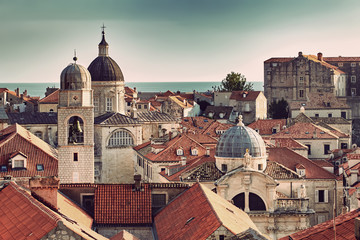 Fototapeta premium Panorama Dubrovnik Old Town roofs at sunset