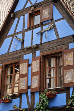 fa&ccedil;ade maison alsacienne historique &agrave; Riquewhir