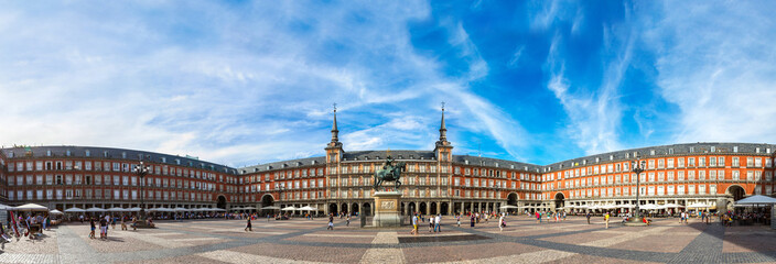 Fototapeta premium Statue of Philip III at Mayor plaza in Madrid