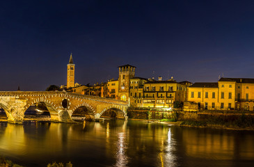 Obraz premium Kamienny most. Most w Weronie