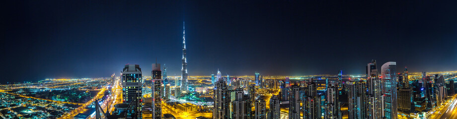 Naklejka premium Panorama Dubaju nocą