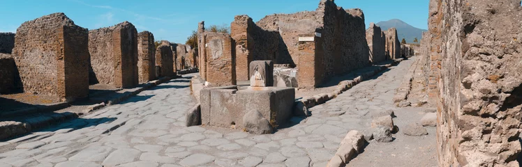 Photo sur Plexiglas Rudnes Ruines romaines de Pompéi avec fontaine publique à un carrefour, esprit