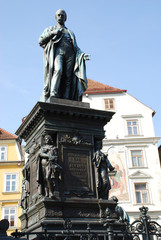 Fototapeta premium Graz Johann Erzherzog Denkmal Johann Erzherzog Denkmal Brunnendenkmal Brunnen Hauptplatz Bronze Österreich Austria Steiermark Landeshauptstadt UNESCO Weltkulturerbe Stadtbild Altstadt Tourismus 