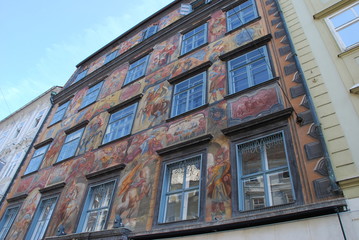 Fototapeta na wymiar Graz Fassade Herzogshof Gemaltes Haus Herrengasse Graz Steiermark Freske Top 10 Fresken Gemälde Altstadt Kunst 
