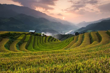 Fotobehang Mu Cang Chai Prachtig landschap rijstvelden op terrassen van Mu Cang Chai