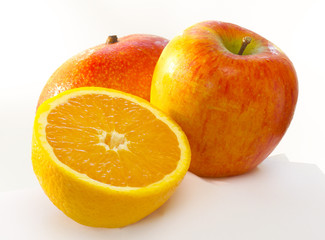 Fototapeta na wymiar trio de fruits pomme orange