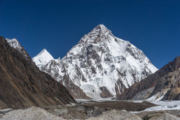 K2 bergtop bij heldere dag, K2 trek