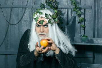 Zeus with apples