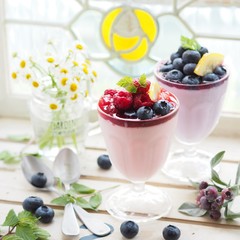 ブルーベリーとラズベリーのスイーツ