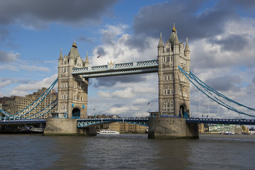 Fototapeta na wymiar Tower bridge in london