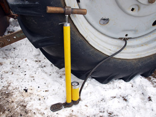 Inflate tractor tyre by hand powered air pump