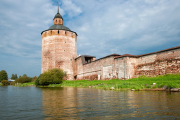 Fototapeta na wymiar Merezhennaya (Belozersky) tower and walls of Kirillo-Belozersky