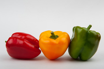 Сладкий болгарский перец на белом фоне