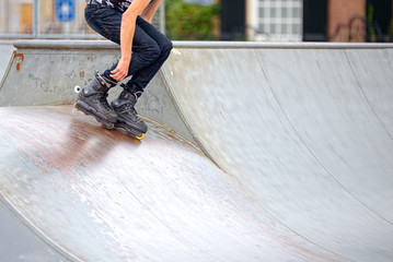 Naklejka premium Skater falls down a ramp in Amsterdam