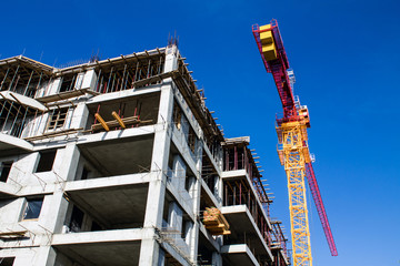 Hoisting crane and new multi-storey building