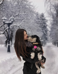 Зима девушка и собака лучшие друзья