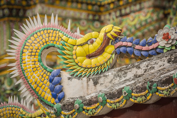 Obraz premium Glazed tile decorated as a dragon , Wat Pho, Bangkok, Thailand.