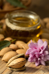 Obraz na płótnie Canvas Almond oil and almonds