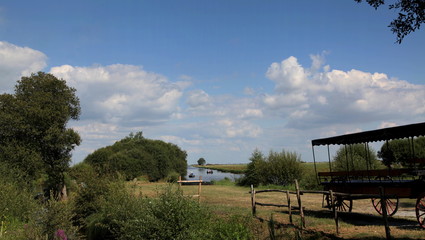 Promenade en calèche ou barque dans le parc naturel de Brière.