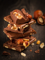 Chocolat en morceau et noisette