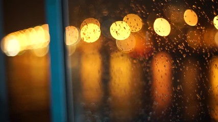 Огни большого города со стороны речного кораблика августовским вечером