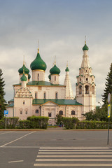 Fototapeta na wymiar Church of Elijah Prophet on Sovetskaya Square, Yaroslavl, Golden Ring of Russia