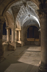 Fototapeta na wymiar colonnato nel castello di Carovigno