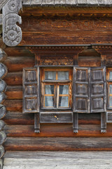 facade of the old log house in Suzdal