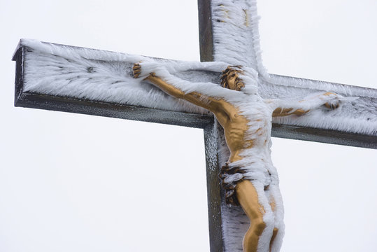 Crucifix in the snow in winter, Luzen, Bayerischen Wald