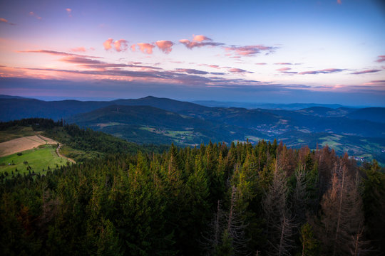 Beskid wyspowy, zach&oacute;d słońca. Widok z Gorca