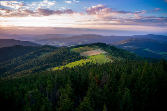 Fototapeta zmierzch w Gorcach. Zachód słońca wgórach