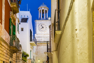 night view of the streets of Locorotondo © Vivida Photo PC