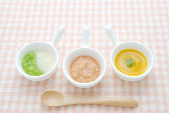 離乳食初期 5 6カ月 10倍粥とトマト キャベツとポテトペースト カボチャのスープとブロッコリー Stock Photo Adobe Stock 離乳食初期 5 6カ月 10倍粥とトマト キャベツとポテトペースト カボチャのスープとブロッコリー Stock Photo Adobe Stock