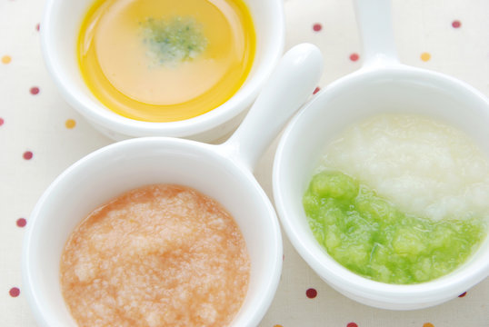 離乳食初期 5 6カ月 10倍粥とトマト キャベツとポテトペースト カボチャのスープとブロッコリー Foto De Stock Adobe Stock 離乳食初期 5 6カ月 10倍粥とトマト キャベツとポテトペースト カボチャのスープとブロッコリー Foto De Stock Adobe Stock
