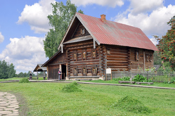 Fototapeta na wymiar Russian hut of the 18th century