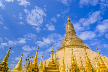 Fototapeta premium Shwedagon pagoda in Yagon, Myanmar