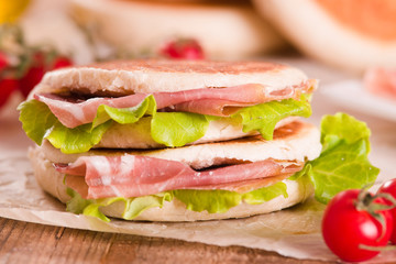 Tigella bread stuffed with ham and lettuce. 