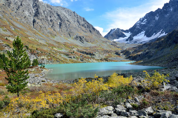 	Россия, Республика Алтай, горное озеро Куйгук осенью