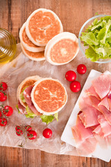 Tigella bread stuffed with ham and lettuce. 