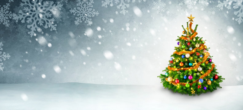 Weihnachtsbaum und Schnee Hintergrund mit viel Textfreiraum