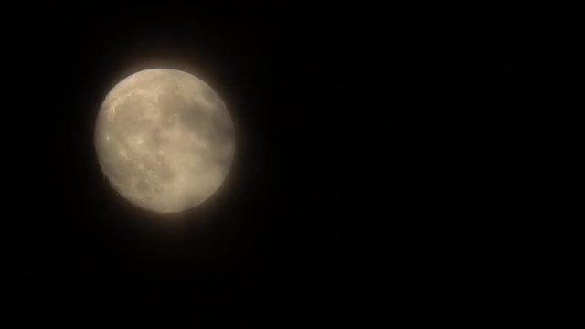 4K・曇り日の月_3-684