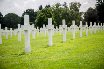 weiße Kreuz auf den Friedhof