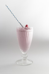 Eisshake mit Strohalm